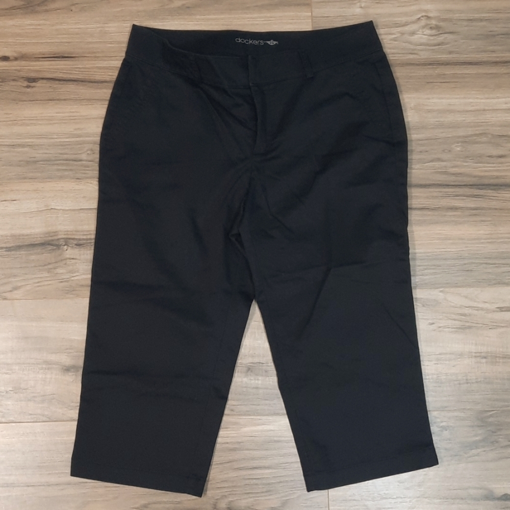 Dockers Size 12P Flat Front Black Capri Pants